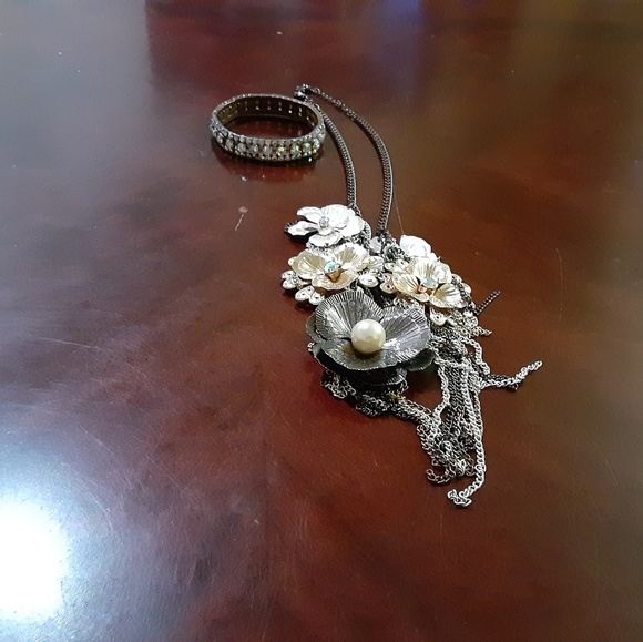 Jewerly - Picture 2 of 8
